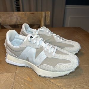 New Balance 327 barely worn!!